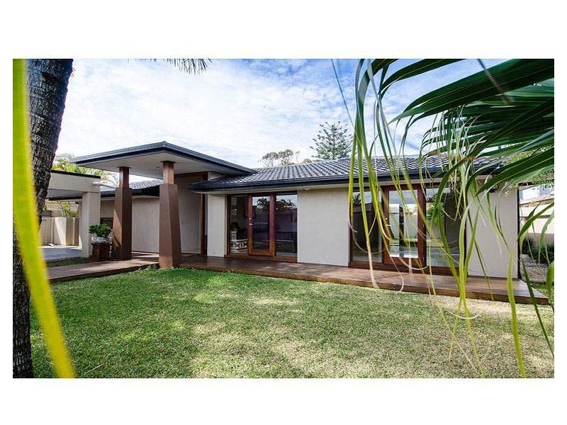 14 Andrea Ave, Broadbeach Waters QLD 4218