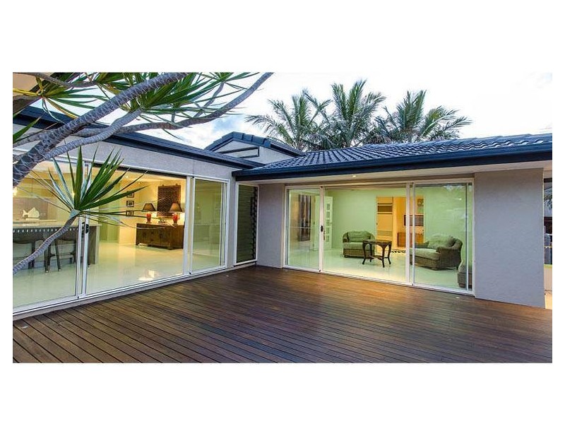 14 Andrea Ave, Broadbeach Waters QLD 4218