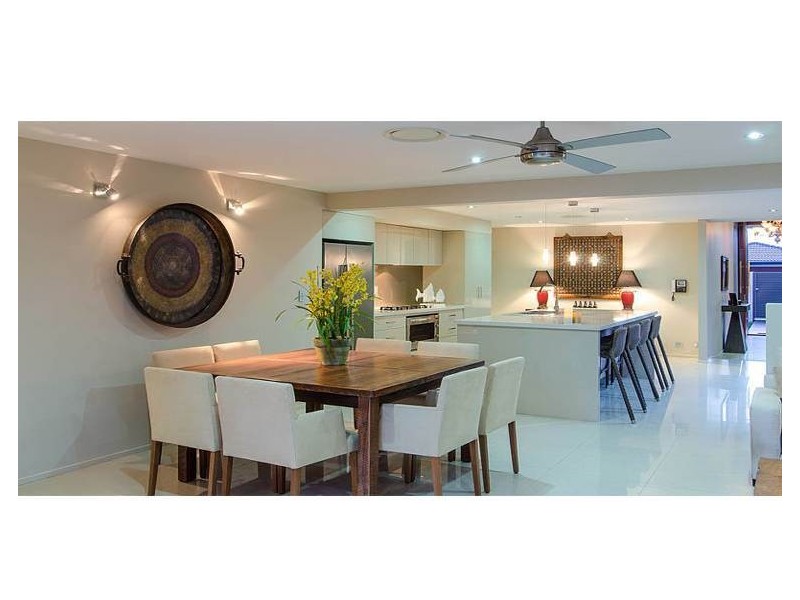 14 Andrea Ave, Broadbeach Waters QLD 4218