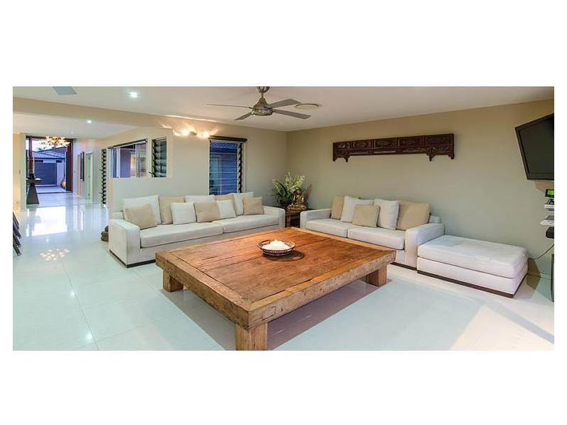 14 Andrea Ave, Broadbeach Waters QLD 4218