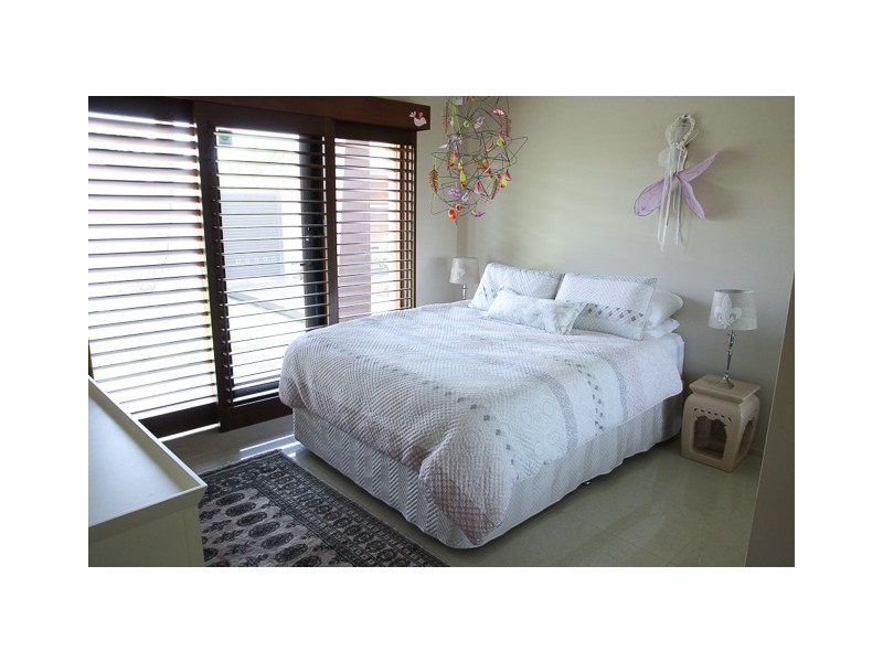 14 Andrea Ave, Broadbeach Waters QLD 4218