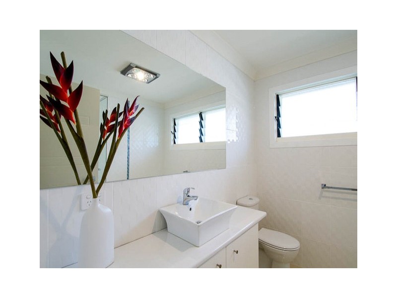 14 Andrea Ave, Broadbeach Waters QLD 4218