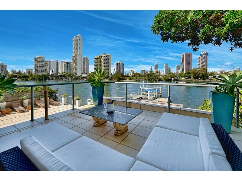 62 Amalfi Drive, Isle Of Capri QLD 4217