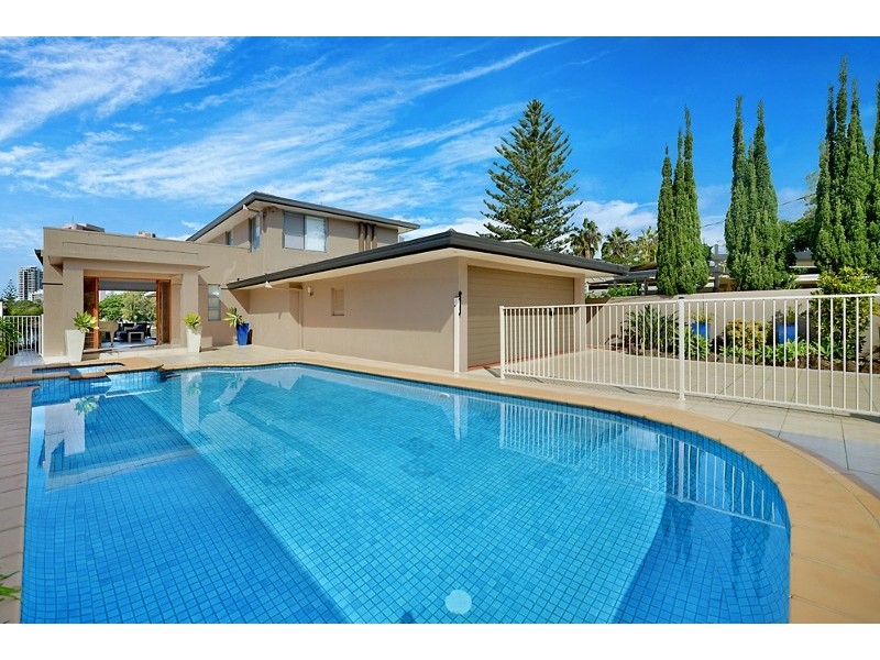 62 Amalfi Drive, Isle Of Capri QLD 4217