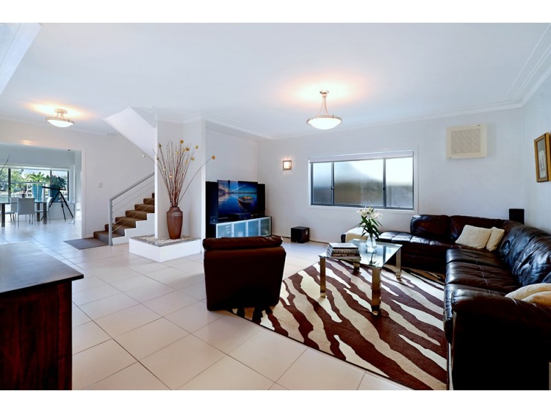 62 Amalfi Drive, Isle Of Capri QLD 4217