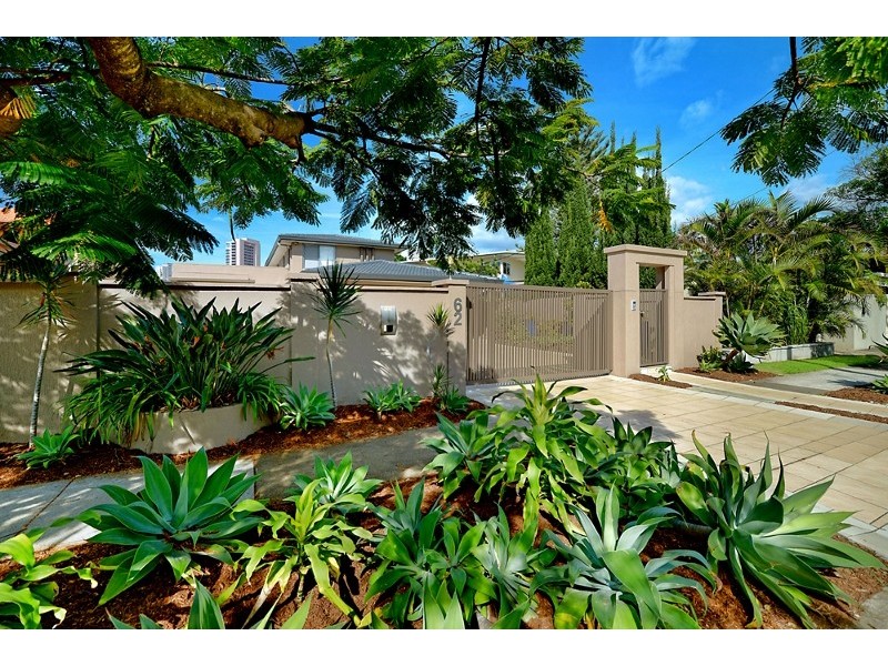 62 Amalfi Drive, Isle Of Capri QLD 4217