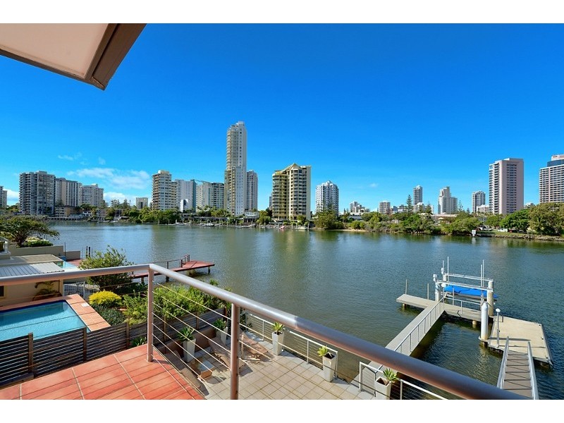 62 Amalfi Drive, Isle Of Capri QLD 4217