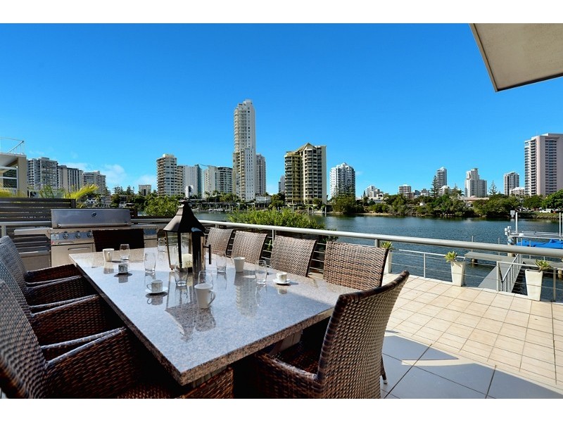 62 Amalfi Drive, Isle Of Capri QLD 4217