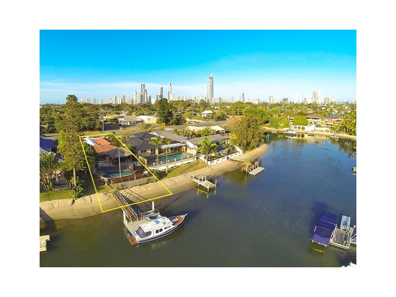 80 Salerno Street, Isle Of Capri QLD 4217