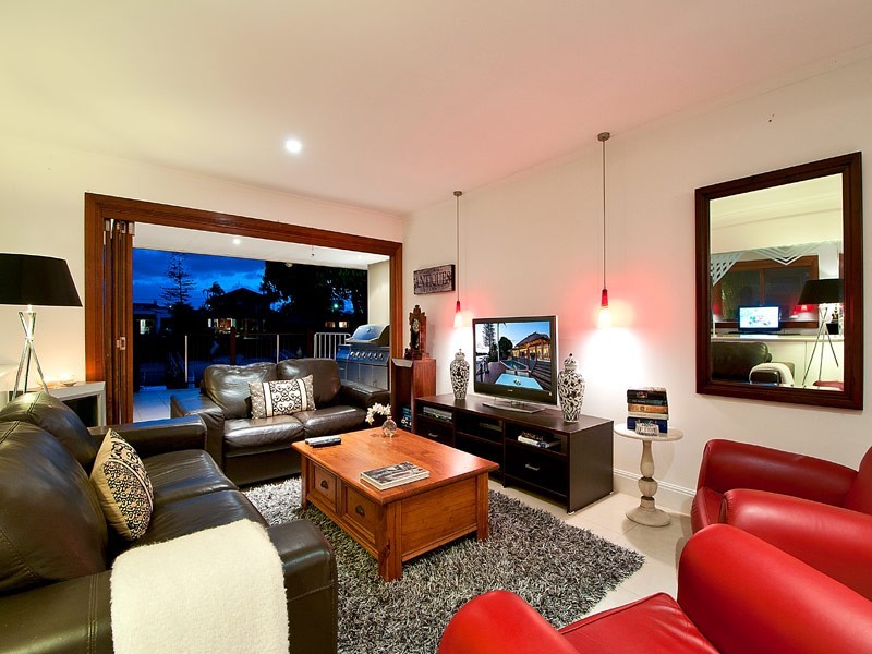 80 Salerno Street, Isle Of Capri QLD 4217