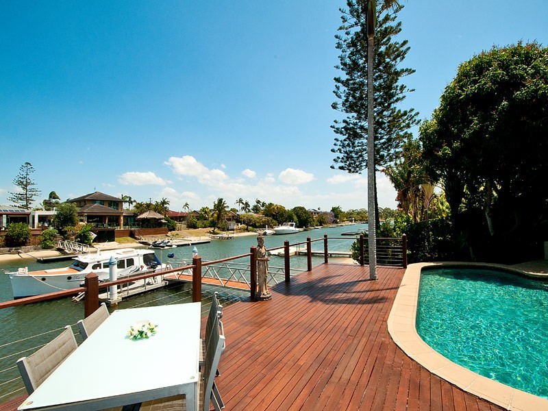 80 Salerno Street, Isle Of Capri QLD 4217