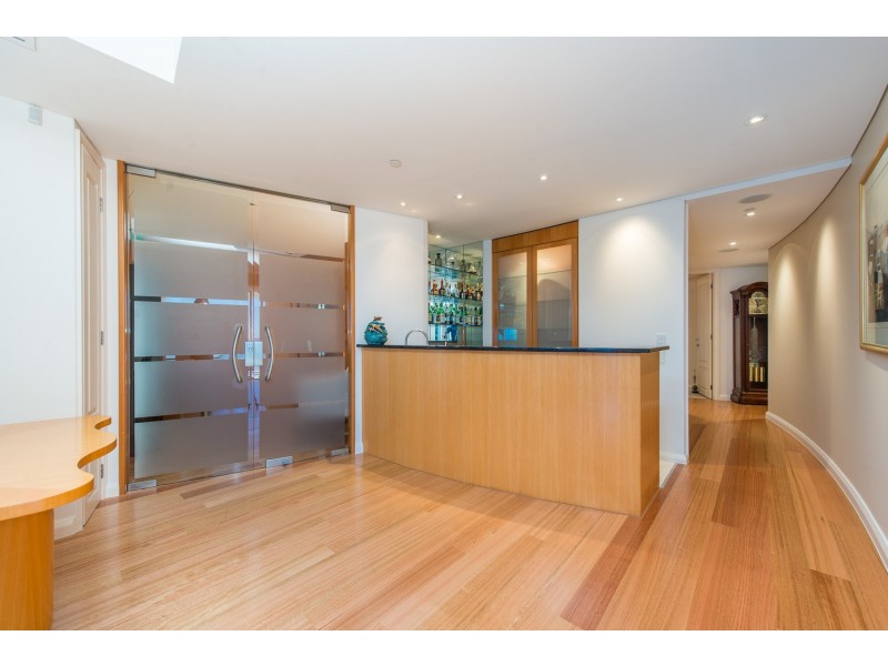 8 ‘Vogue’ 5 Broadbeach Boulevard, Broadbeach QLD 4218