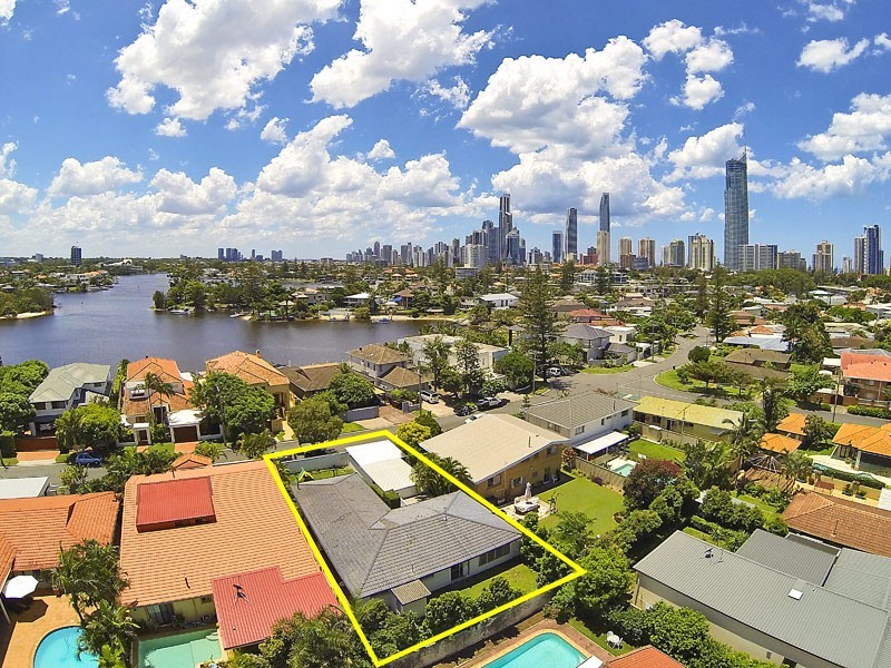 38 The Corso, Isle Of Capri QLD 4217
