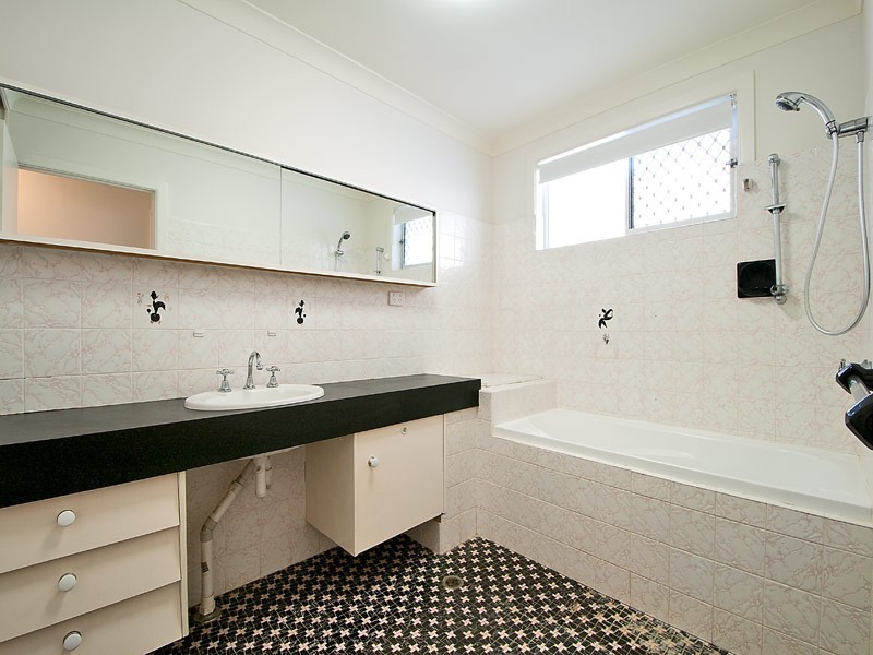 38 The Corso, Isle Of Capri QLD 4217