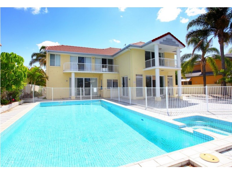 106 Edinburgh Rd, Benowa Waters QLD 4217