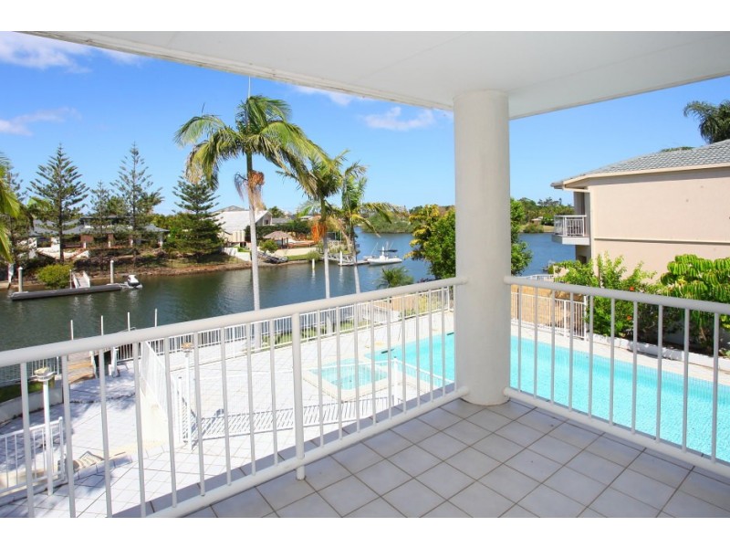 106 Edinburgh Rd, Benowa Waters QLD 4217