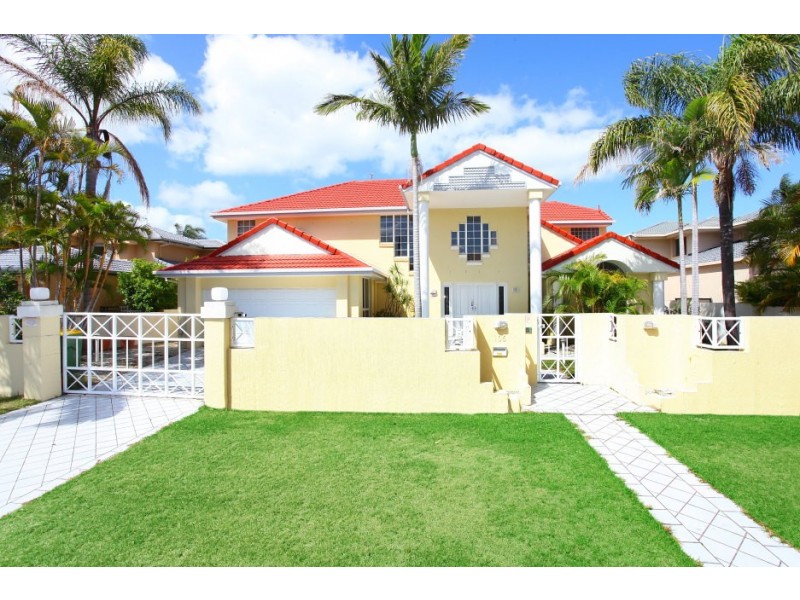 106 Edinburgh Rd, Benowa Waters QLD 4217