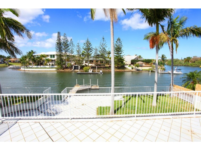 106 Edinburgh Rd, Benowa Waters QLD 4217