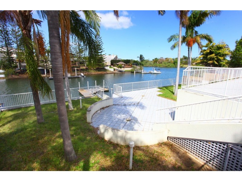 106 Edinburgh Rd, Benowa Waters QLD 4217