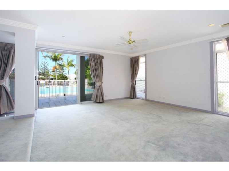 106 Edinburgh Rd, Benowa Waters QLD 4217