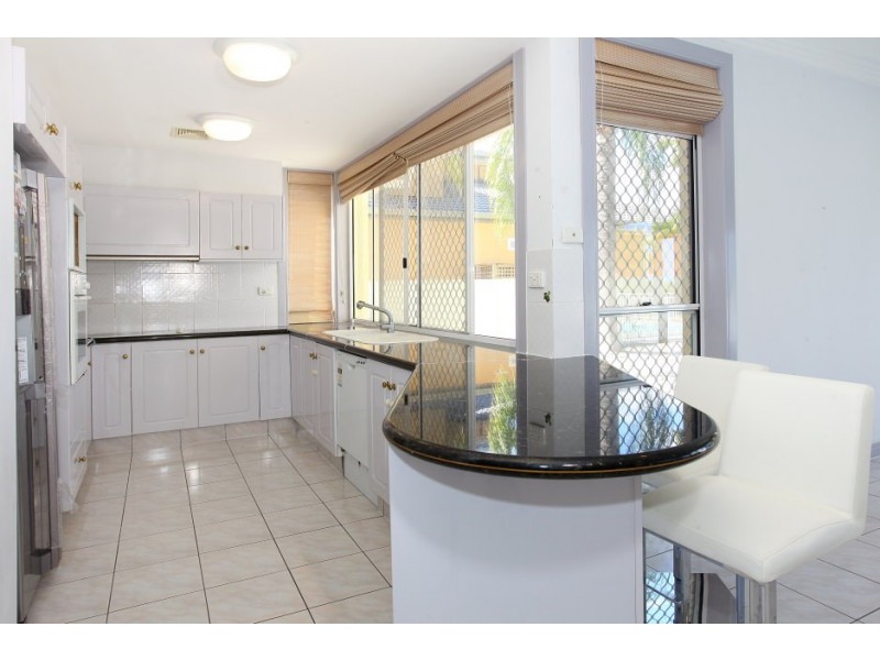 106 Edinburgh Rd, Benowa Waters QLD 4217