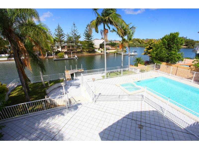 106 Edinburgh Rd, Benowa Waters QLD 4217