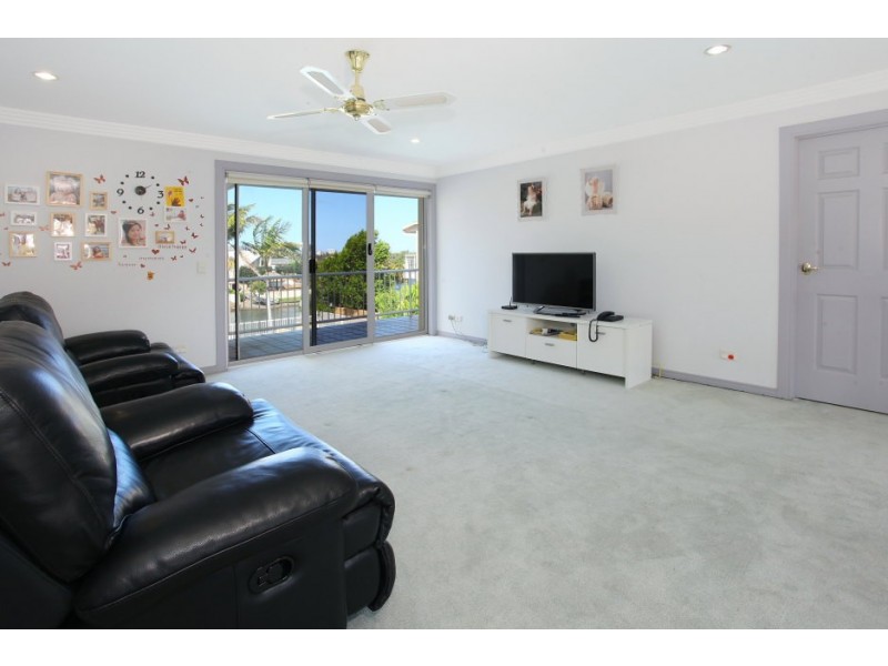 106 Edinburgh Rd, Benowa Waters QLD 4217