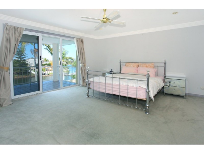 106 Edinburgh Rd, Benowa Waters QLD 4217