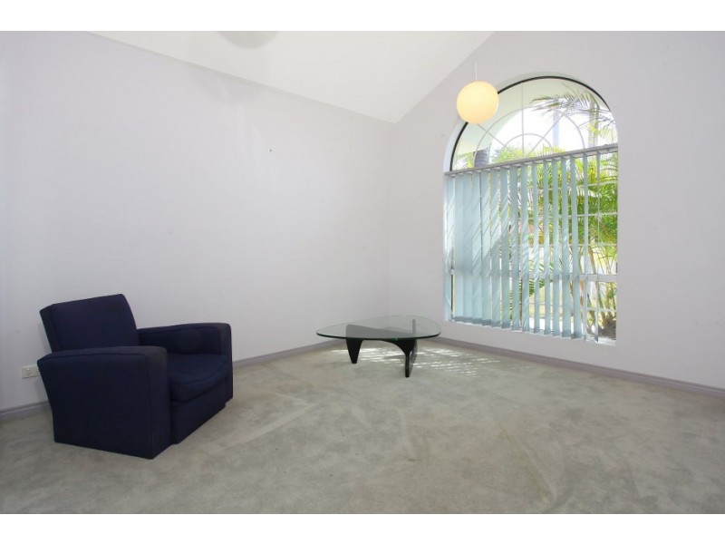 106 Edinburgh Rd, Benowa Waters QLD 4217