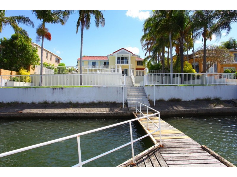 106 Edinburgh Rd, Benowa Waters QLD 4217