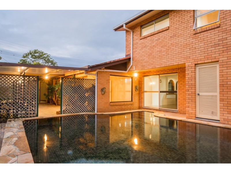 10 Crombie Ave, Bundall QLD 4217