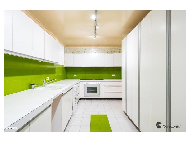 10 Crombie Ave, Bundall QLD 4217