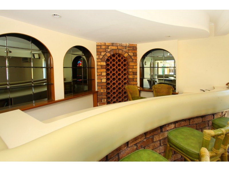 10 Crombie Ave, Bundall QLD 4217