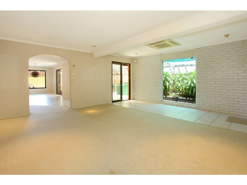 10 Crombie Ave, Bundall QLD 4217