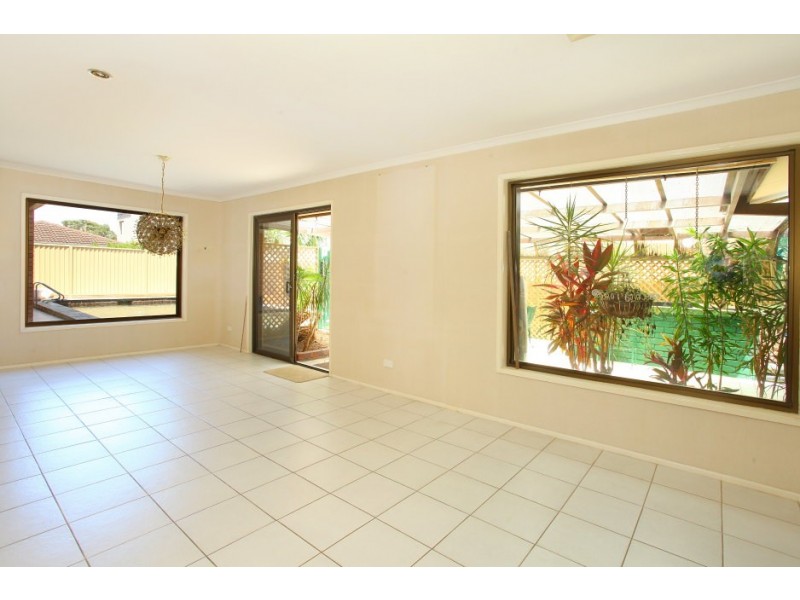 10 Crombie Ave, Bundall QLD 4217