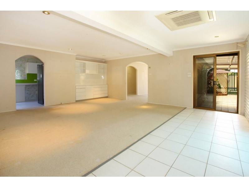 10 Crombie Ave, Bundall QLD 4217