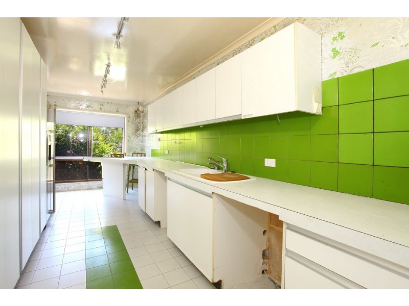 10 Crombie Ave, Bundall QLD 4217