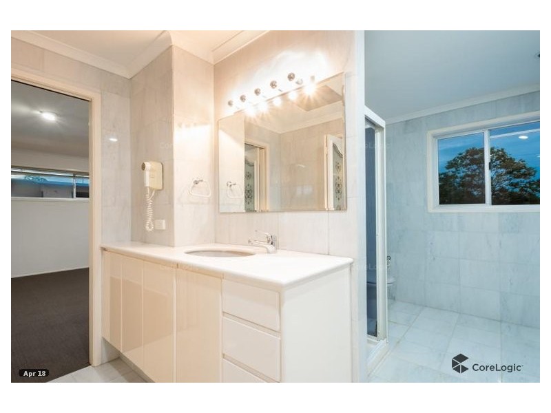 10 Crombie Ave, Bundall QLD 4217