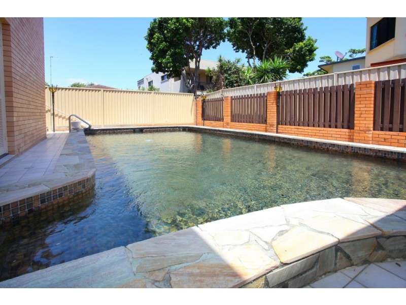 10 Crombie Ave, Bundall QLD 4217