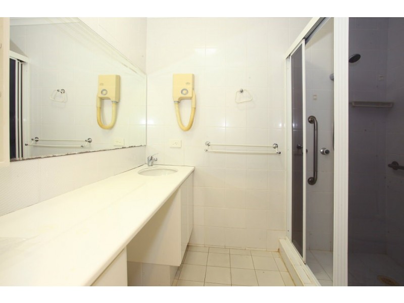 10 Crombie Ave, Bundall QLD 4217