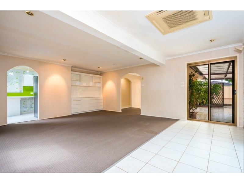 10 Crombie Ave, Bundall QLD 4217