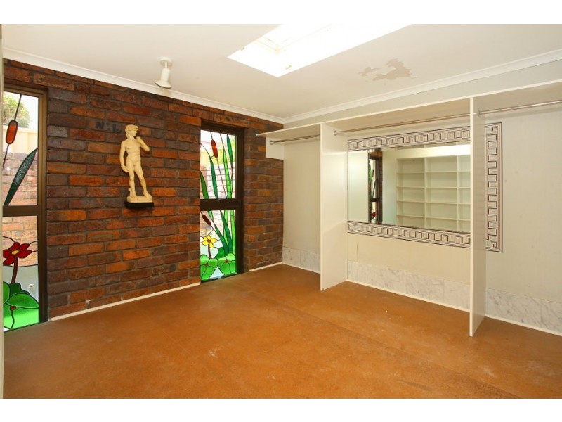 10 Crombie Ave, Bundall QLD 4217