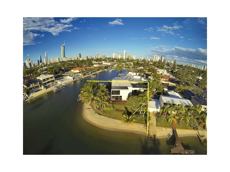 138 Amalfi Drive, Isle Of Capri QLD 4217