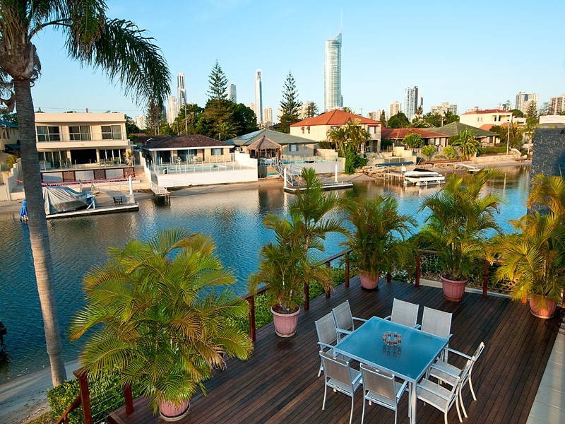 138 Amalfi Drive, Isle Of Capri QLD 4217