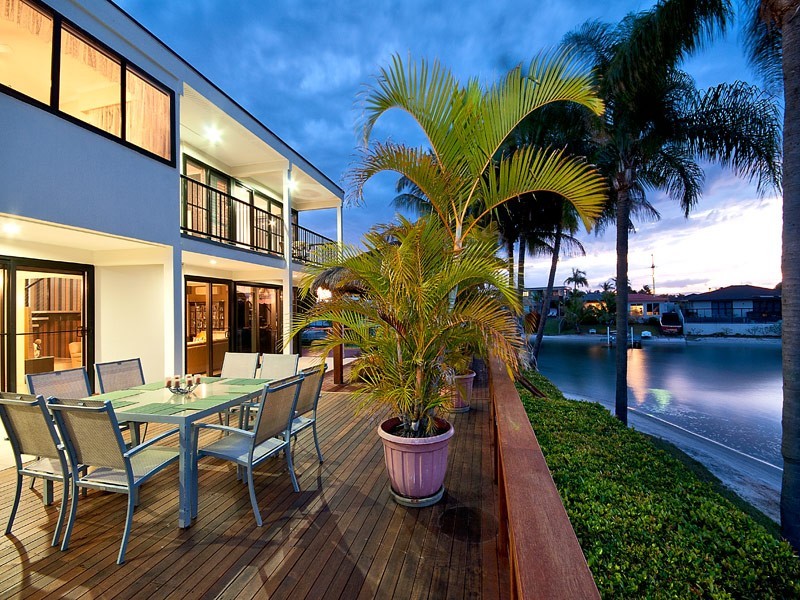 138 Amalfi Drive, Isle Of Capri QLD 4217