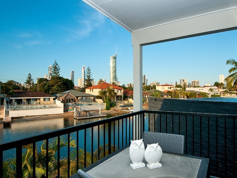 138 Amalfi Drive, Isle Of Capri QLD 4217