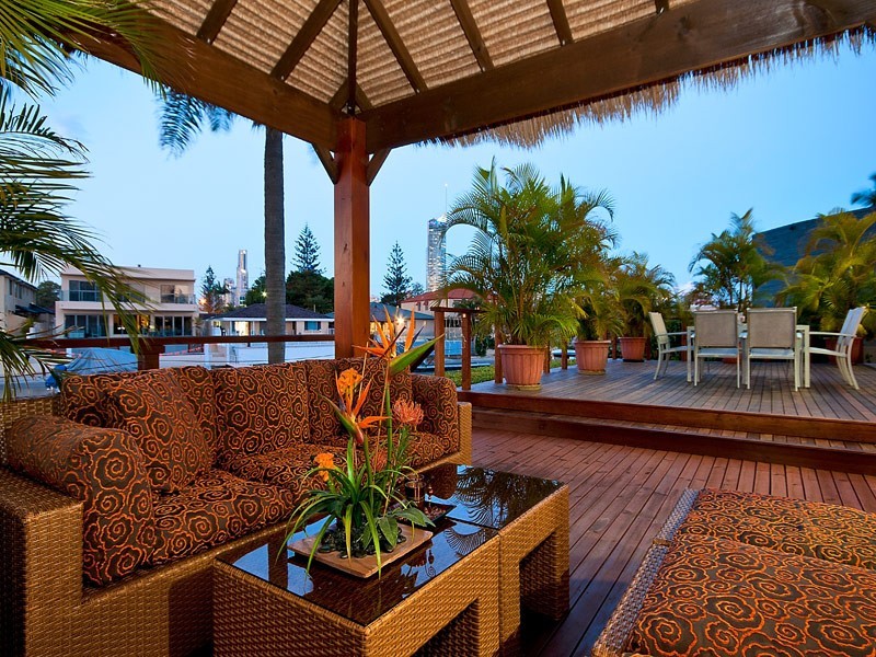 138 Amalfi Drive, Isle Of Capri QLD 4217