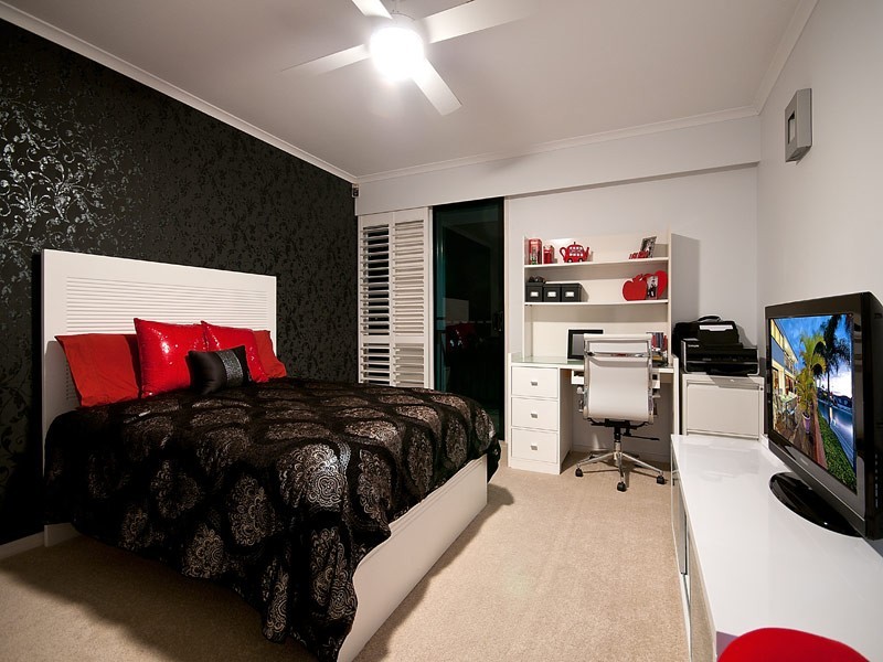 138 Amalfi Drive, Isle Of Capri QLD 4217