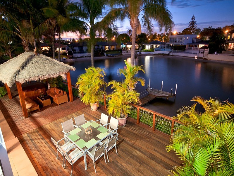 138 Amalfi Drive, Isle Of Capri QLD 4217