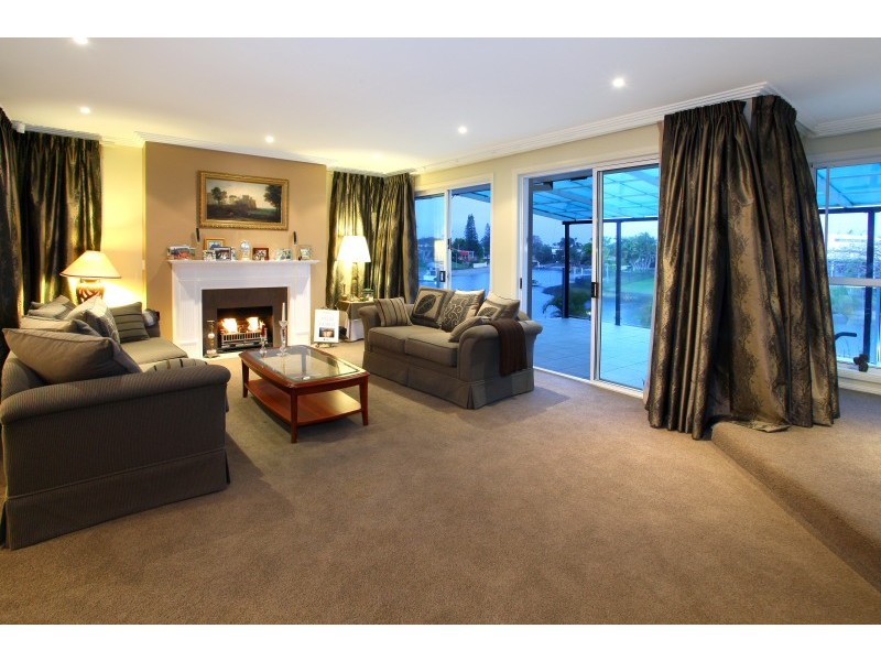 21 Cheval Court, Benowa Waters QLD 4217